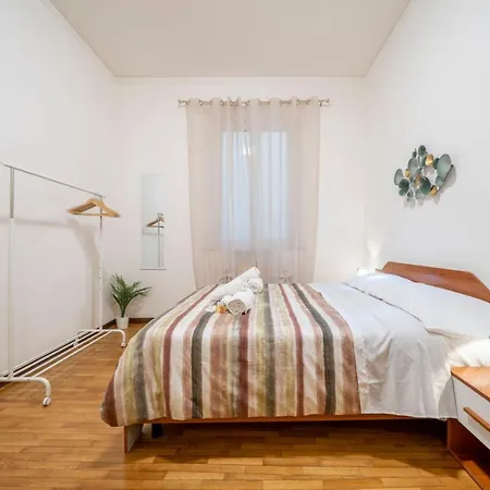 Ghirlandinafavoloso In Pieno Centro Apartment *