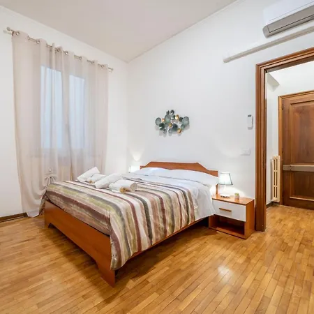 Ghirlandinafavoloso In Pieno Centro Apartment Modena